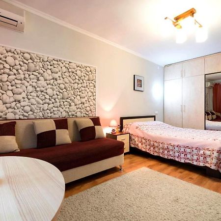 Nadezhda Apartments On Abay Avenue 59 Alma-Ata Buitenkant foto