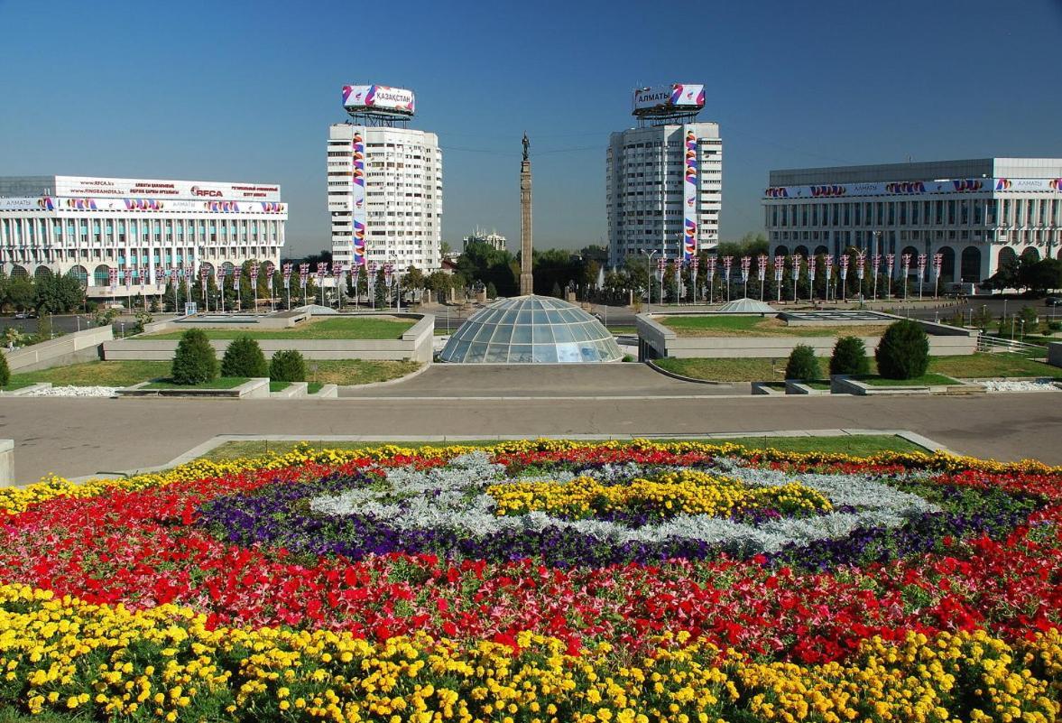 Nadezhda Apartments On Abay Avenue 59 Alma-Ata Buitenkant foto
