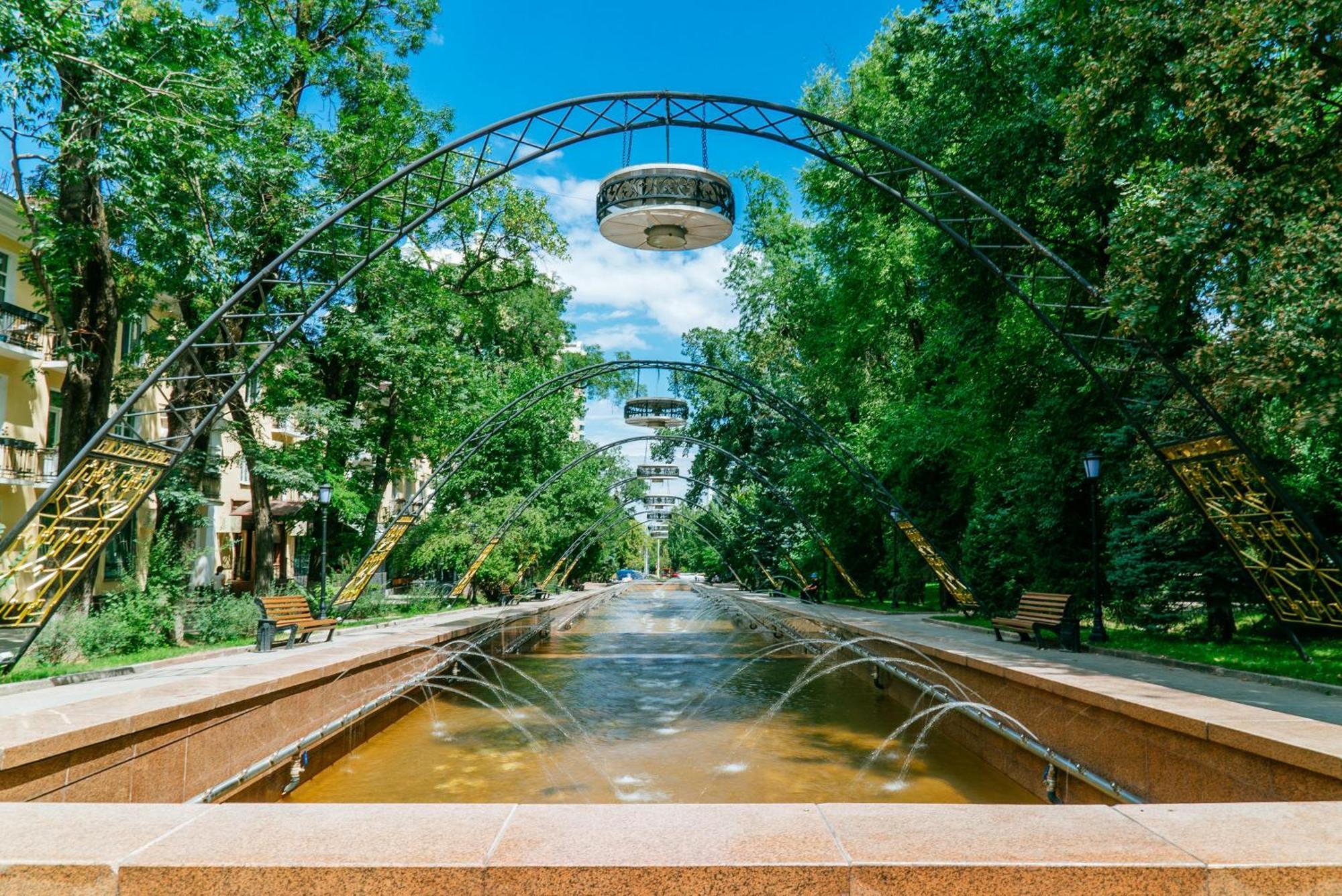 Nadezhda Apartments On Abay Avenue 59 Alma-Ata Buitenkant foto